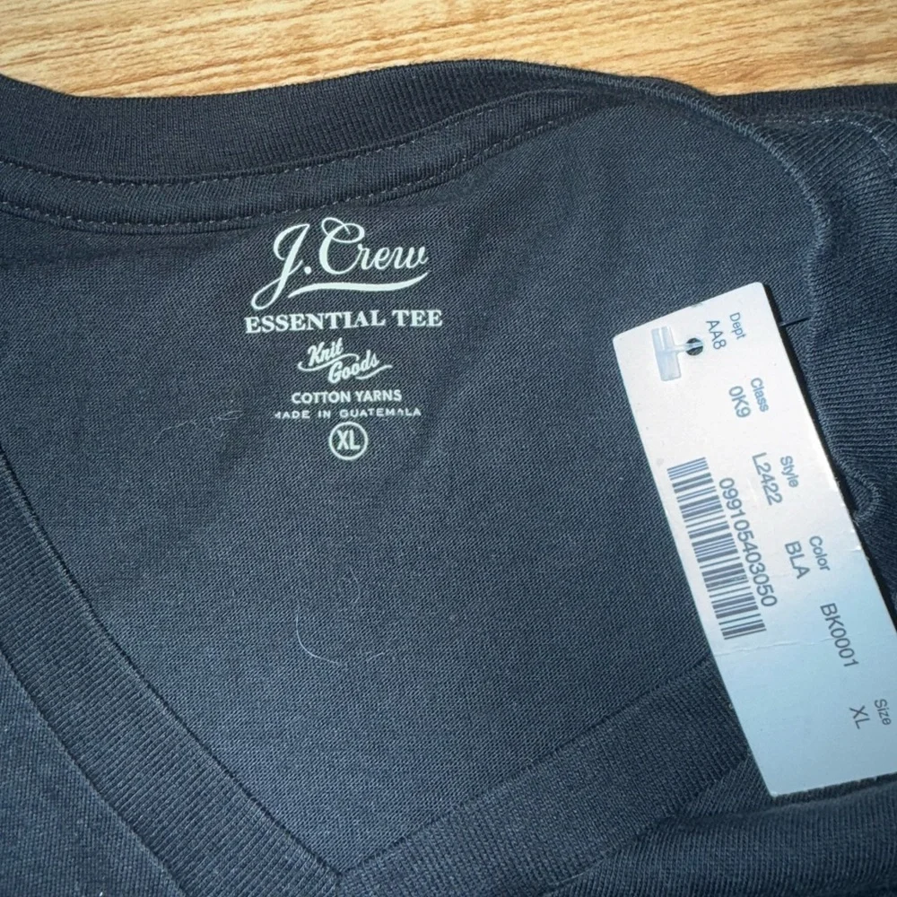 NWT J CREW ESSENTIALS V NECK TEE IN  NAVY BLUE  SIZE LT & XL BLACK SUZE XL